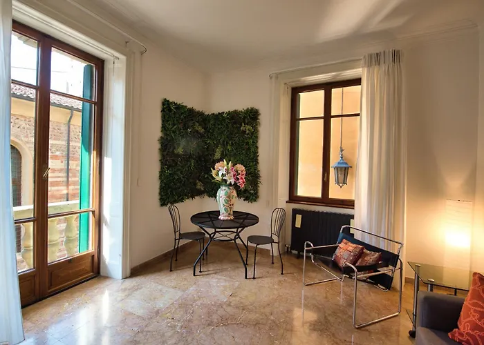 Pied A Terre - La Apartment *