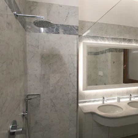 Pied A Terre - La *